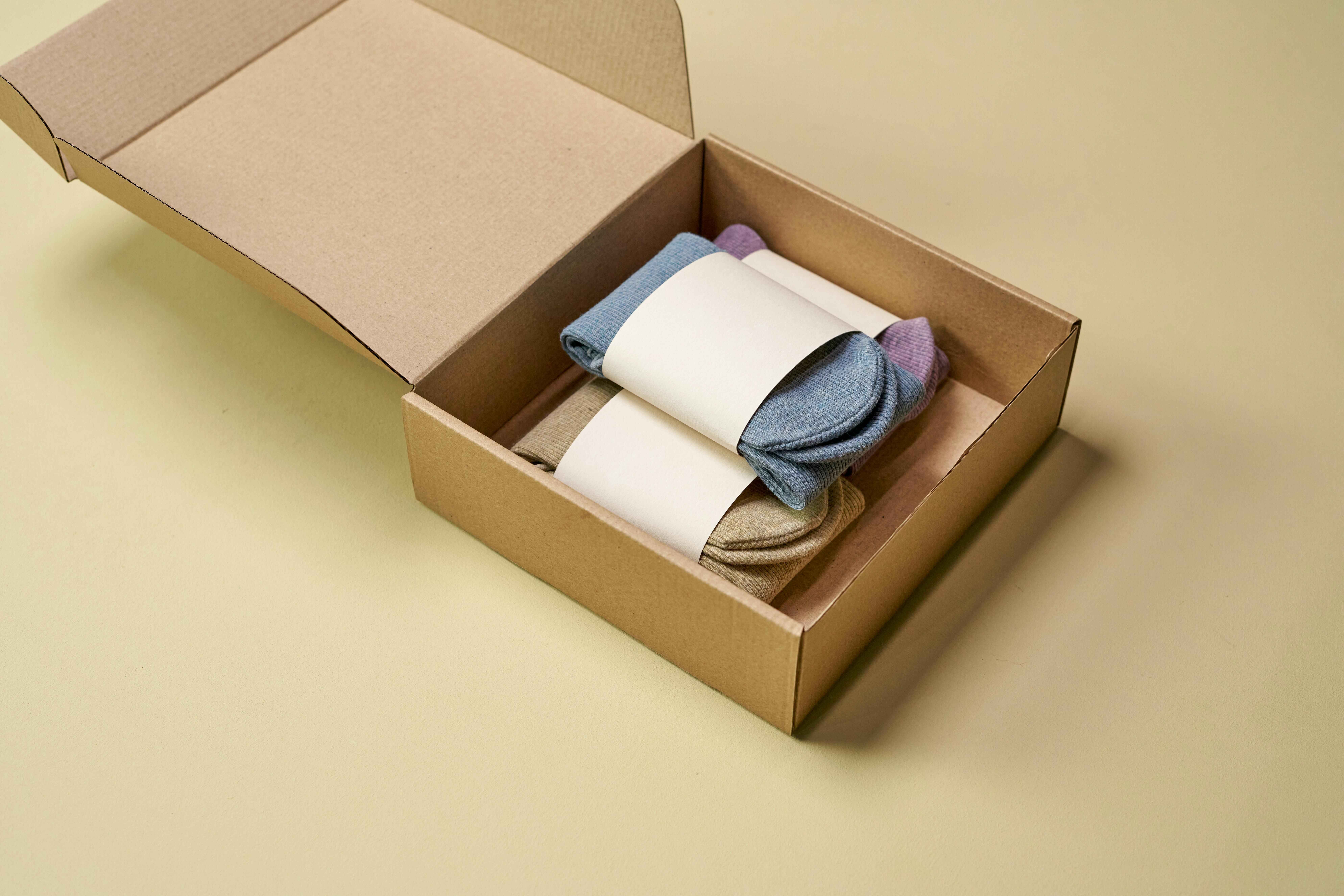 Natural Kraftliner folding box with socks